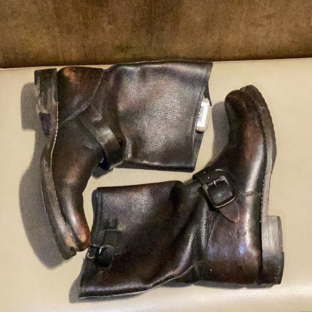 WOMANS FRYE BOOTS